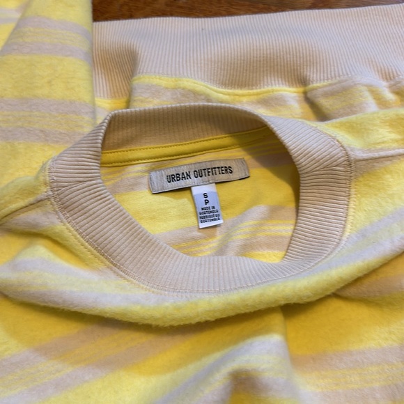 Urban Outfitters Mens Small Striped Pullover Yellow Crewneck Sweatshirt Preppy - Picture 7 of 8